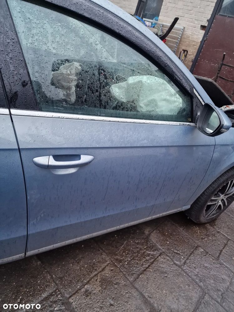 Drzwi prawy przód  vw  Passat  b7 w kolorze  LC7Z - 1