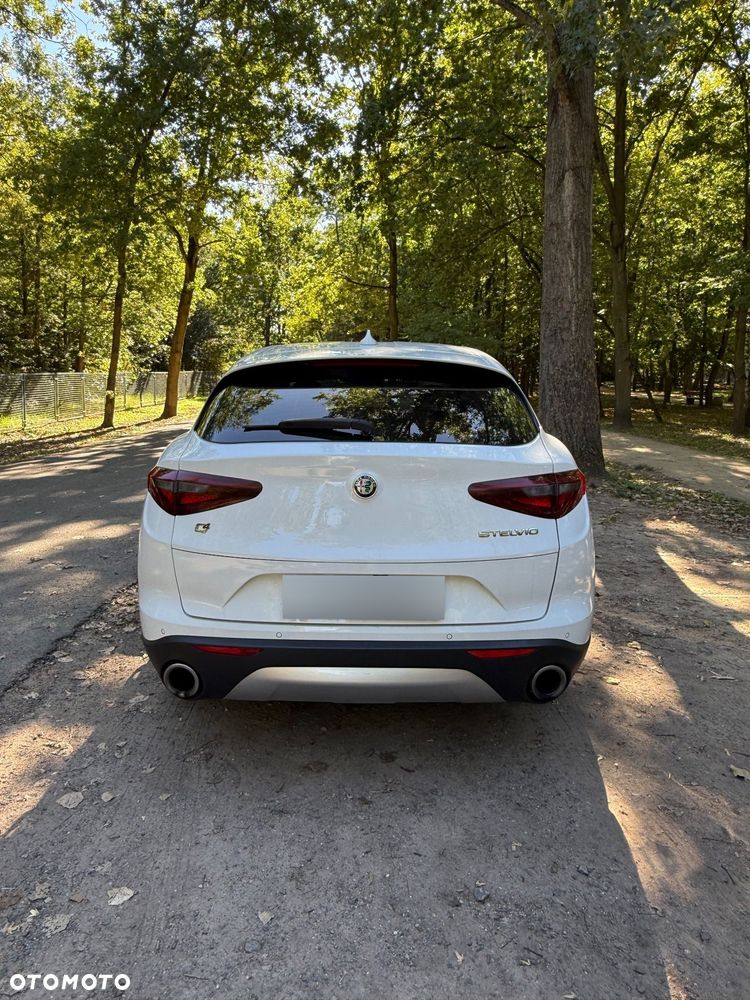 Alfa Romeo Stelvio - 8