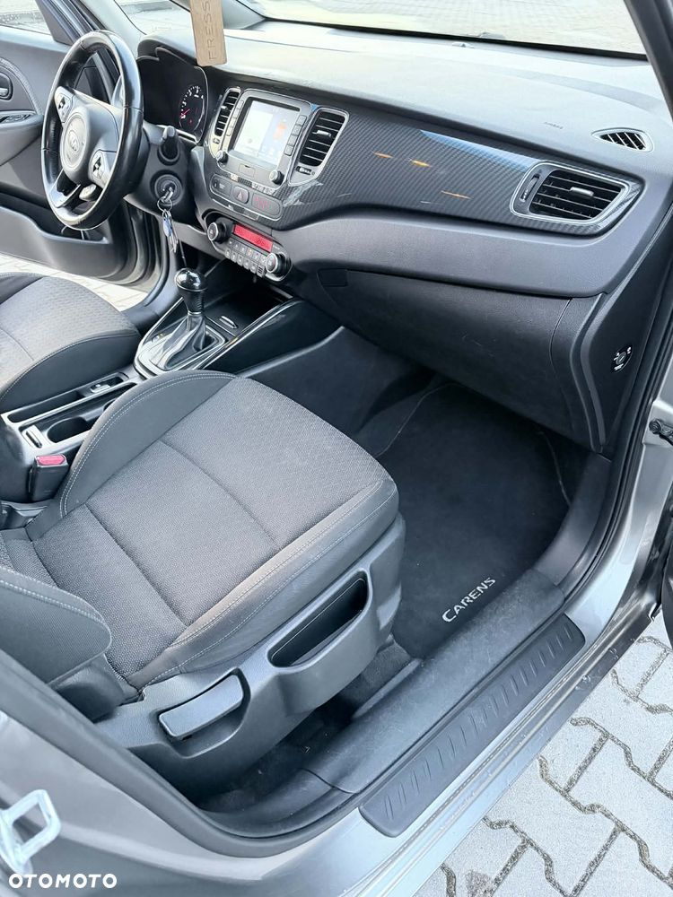 Kia Carens - 22