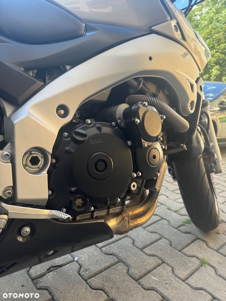 Suzuki GSR - 13