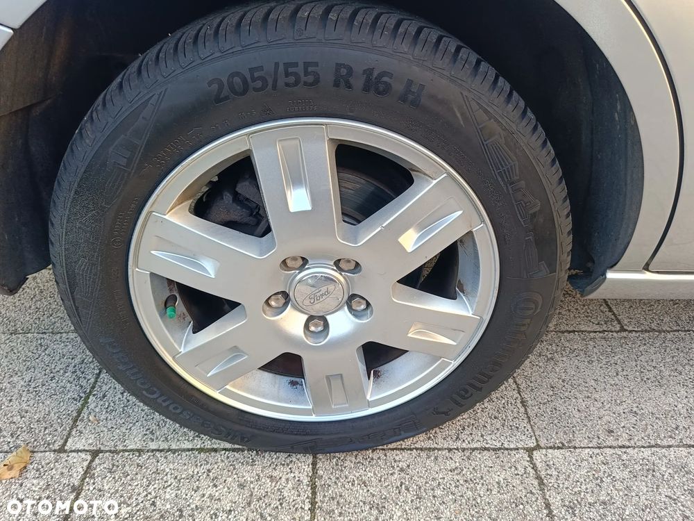 Ford Mondeo 1.8 Ghia - 17