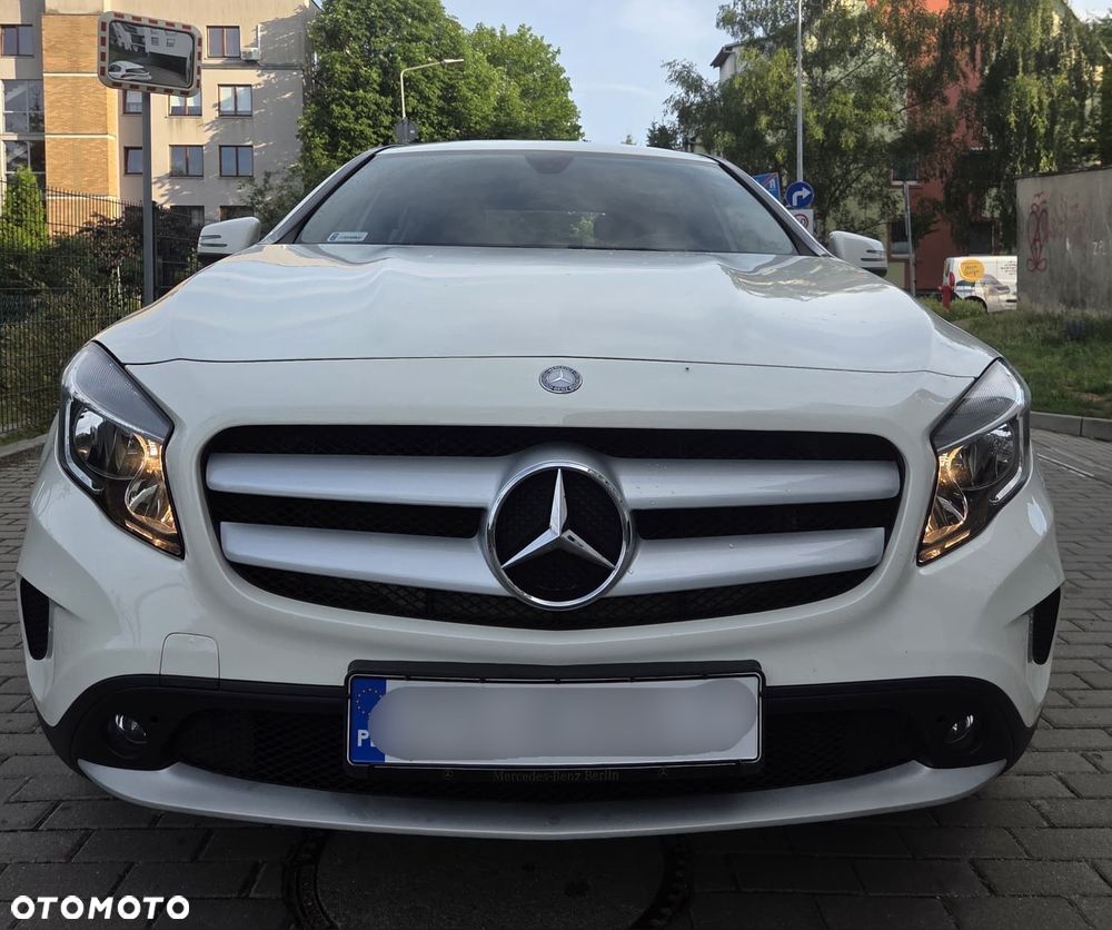 Mercedes-Benz GLA - 2