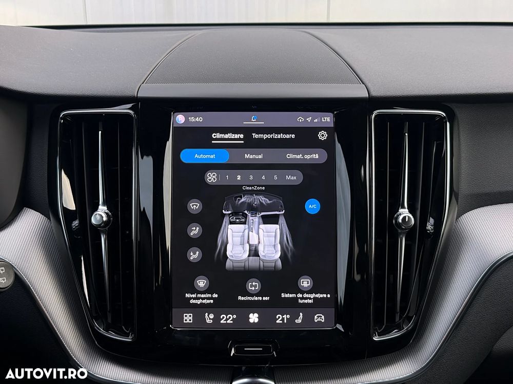 Volvo XC 60 B4 D Plus Dark - 22