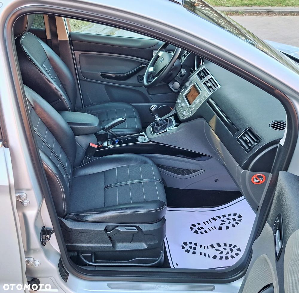 Ford Kuga 2.0 TDCi 4x4 Titanium - 25