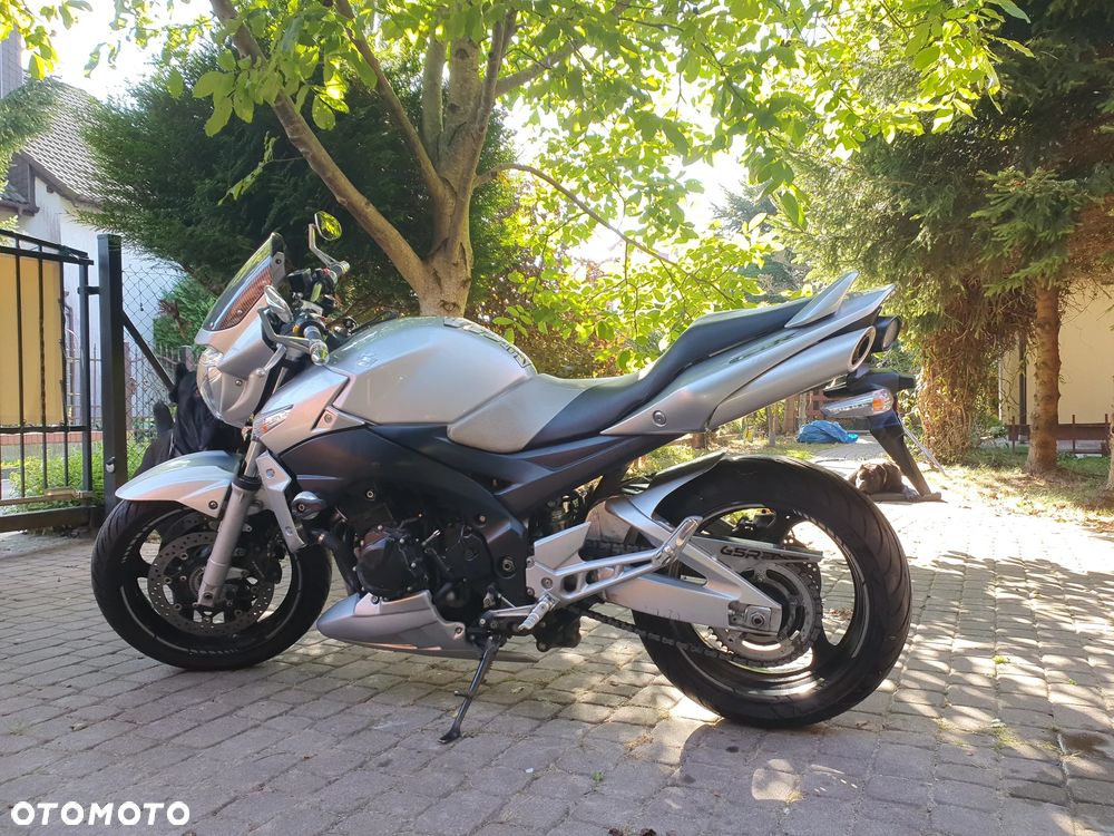 Suzuki GSR - 1