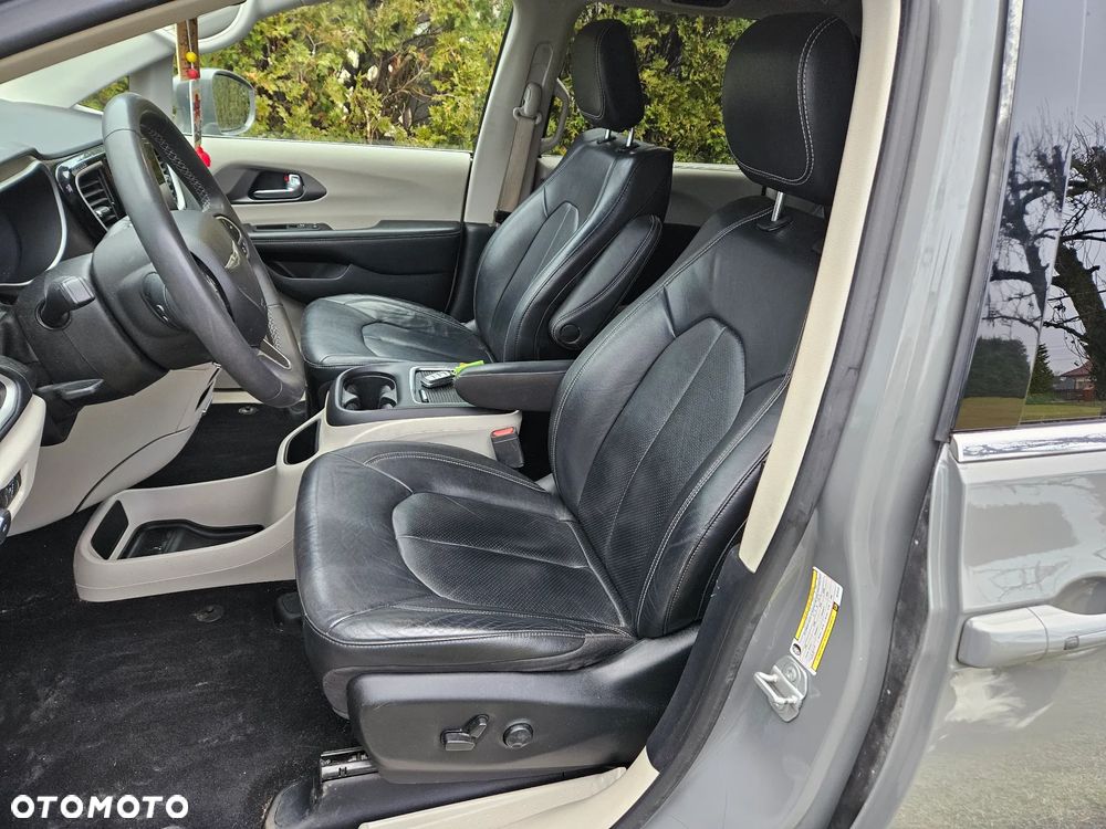 Chrysler Pacifica - 9