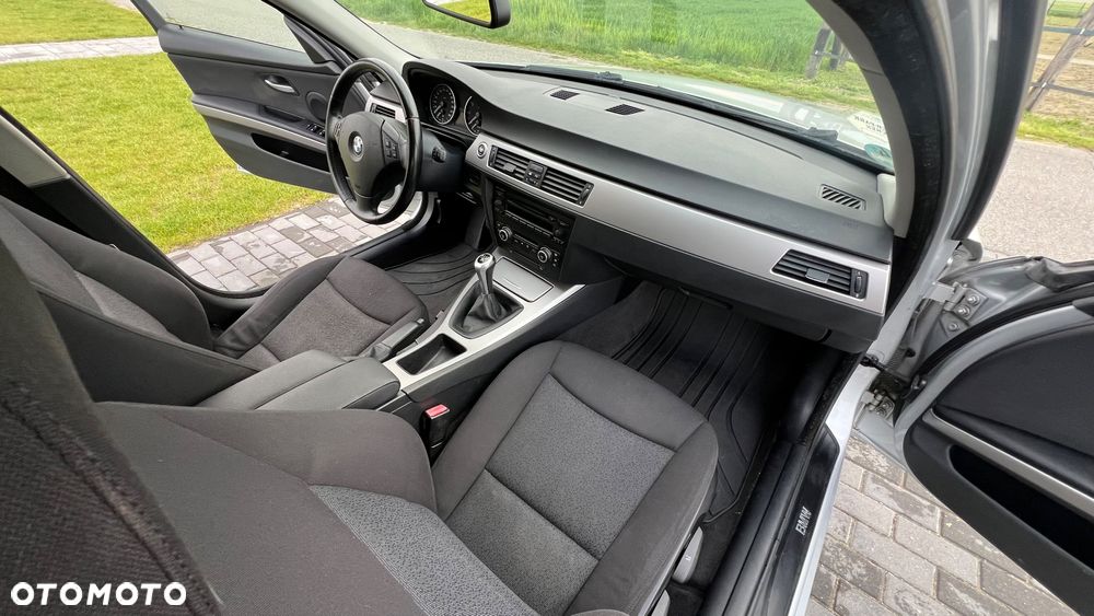 BMW Seria 3 320i - 23