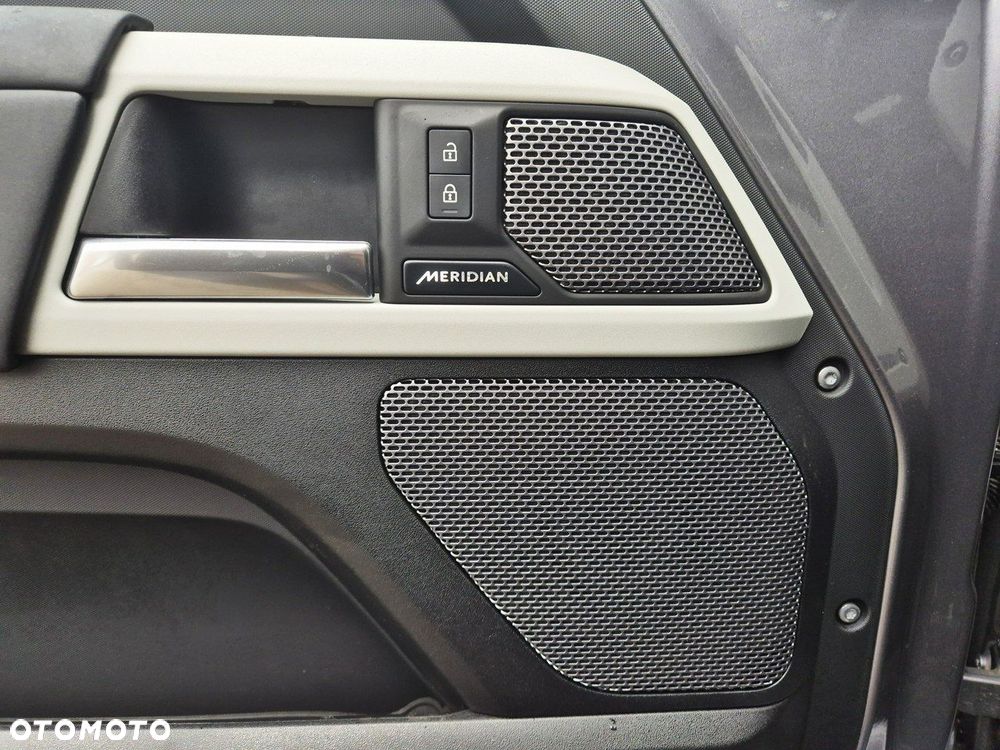 Land Rover Defender - 23