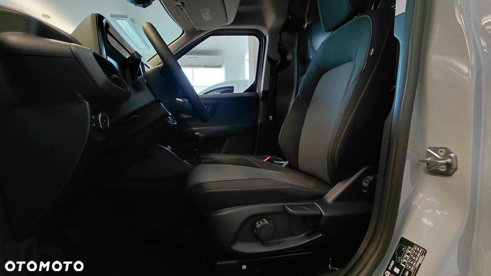 Ford Transit Courier - 11