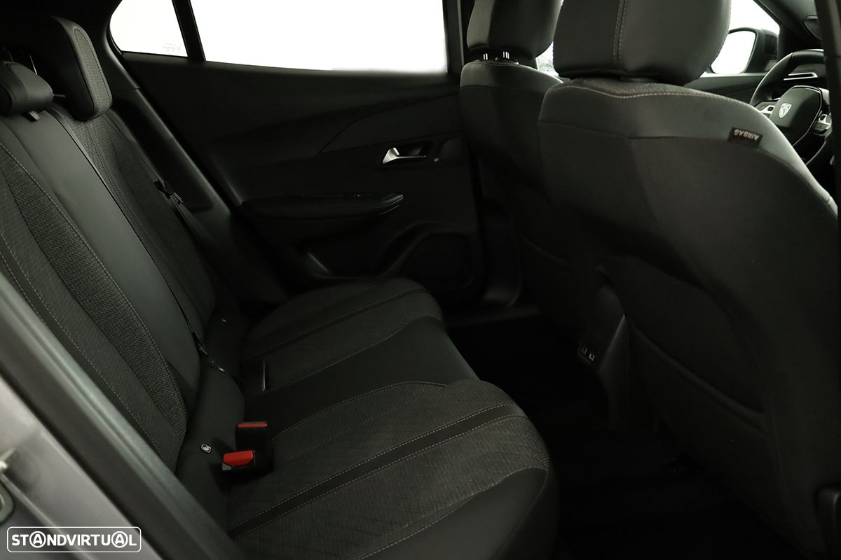 Peugeot 2008 1.2 PureTech Allure - 23