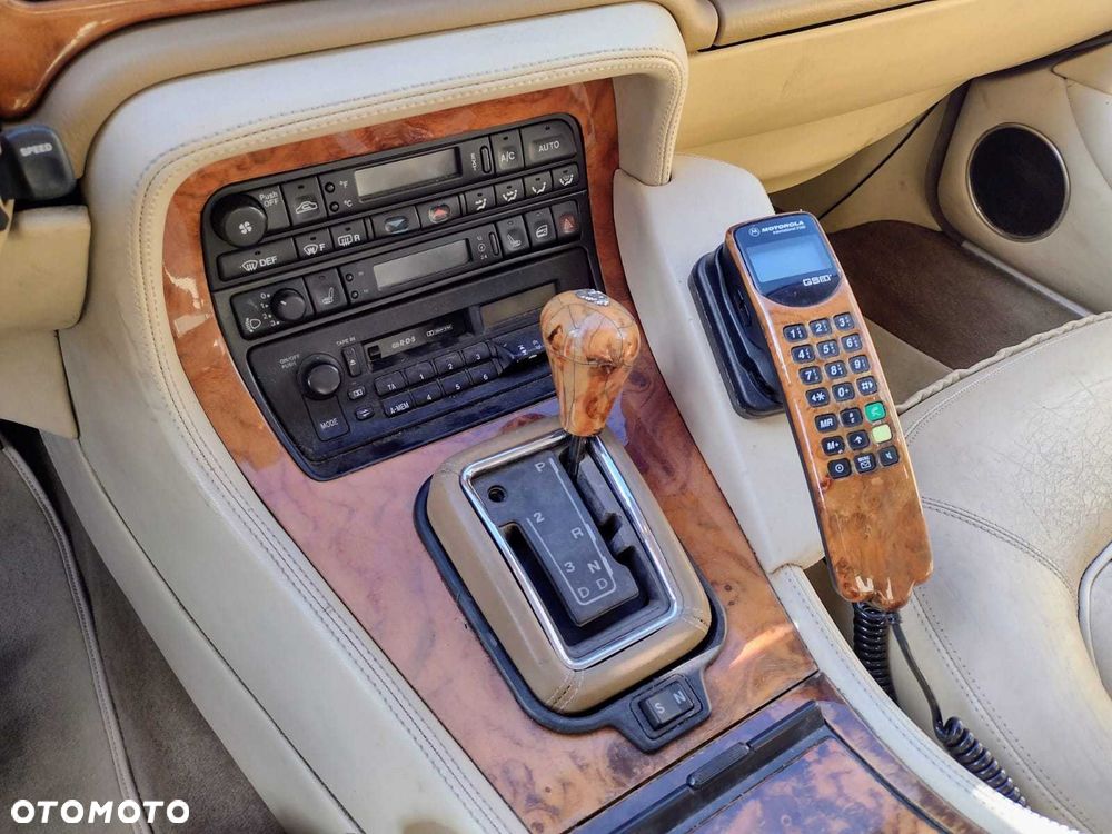 Jaguar XJ - 8