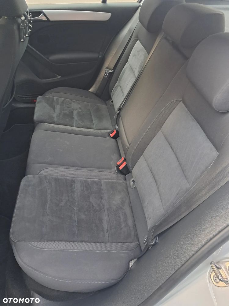 Volkswagen Golf 2.0 TDI DPF BlueMotion Technology DSG Team - 11