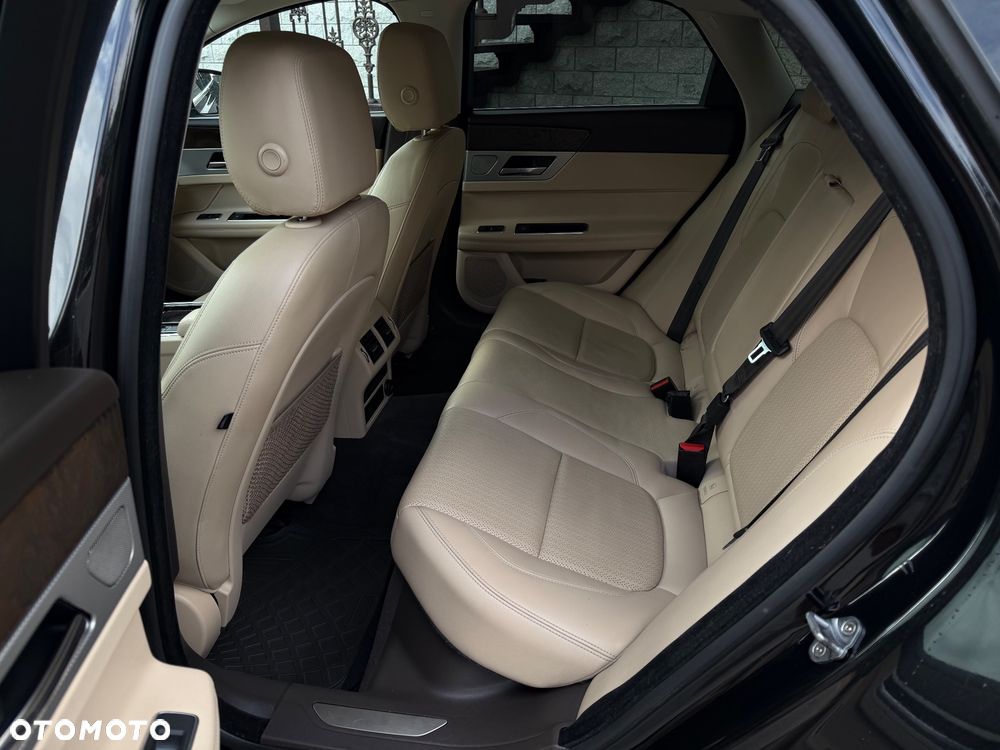 Jaguar XF E-Performance Portfolio - 22