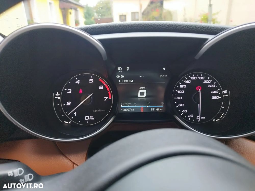 Alfa Romeo Giulia 2.0 Turbo 16V AT8 Business - 10