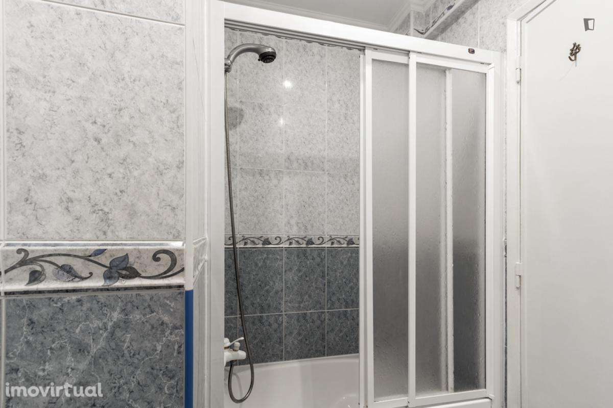 Quarto - localizado em Linda-a-Velha Lisbon - Grande imagem: 5/18