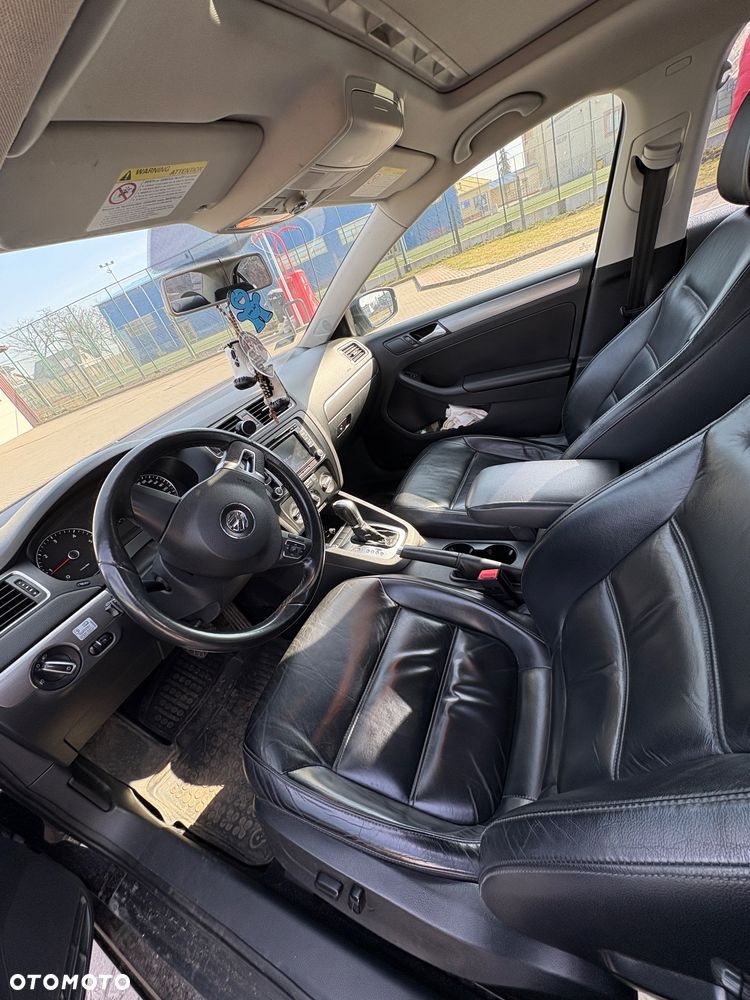 Volkswagen Jetta - 5