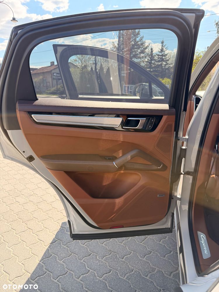 Porsche Cayenne E-Hybrid Platinum Edition - 26