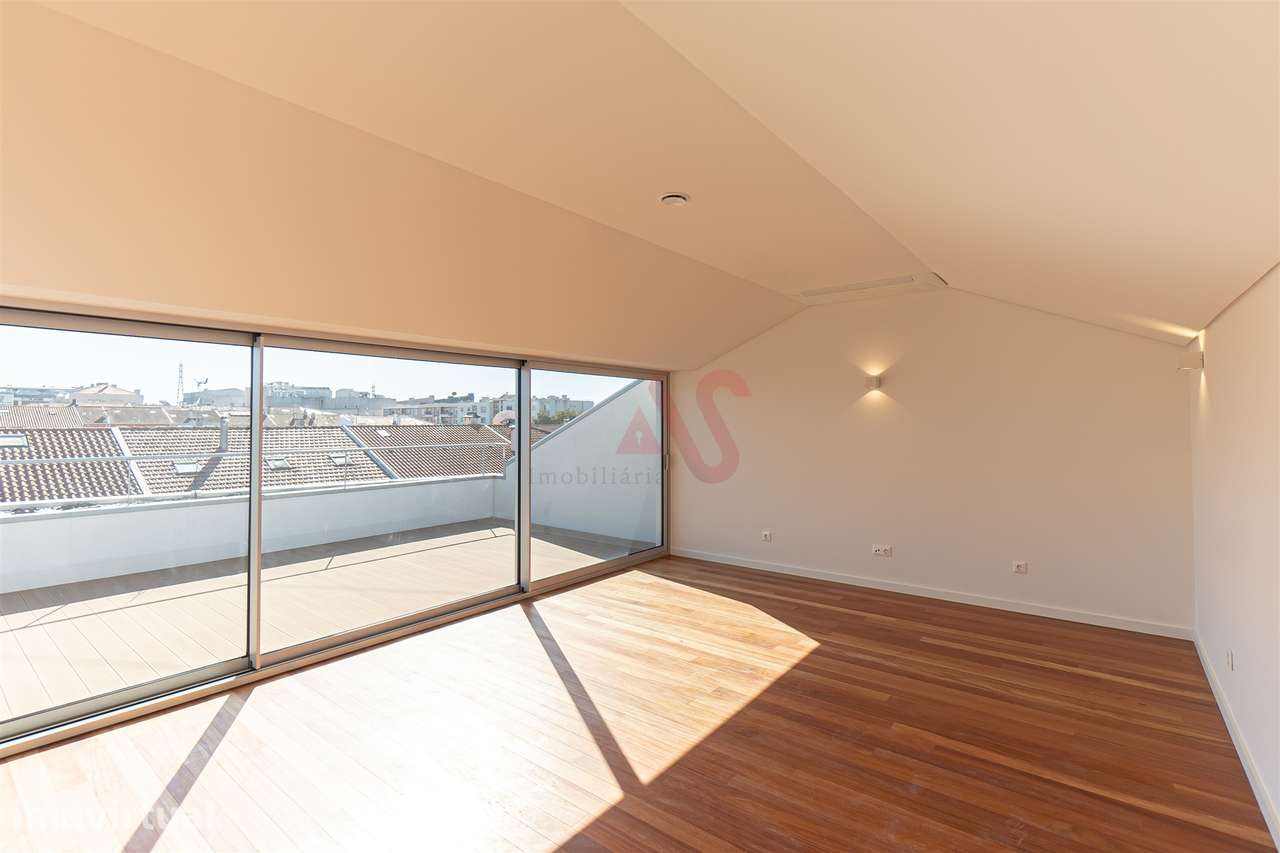 Moradia T4  de Luxo em pleno coração de Aveiro - aceitamos permuta - Grande imagem: 5/55