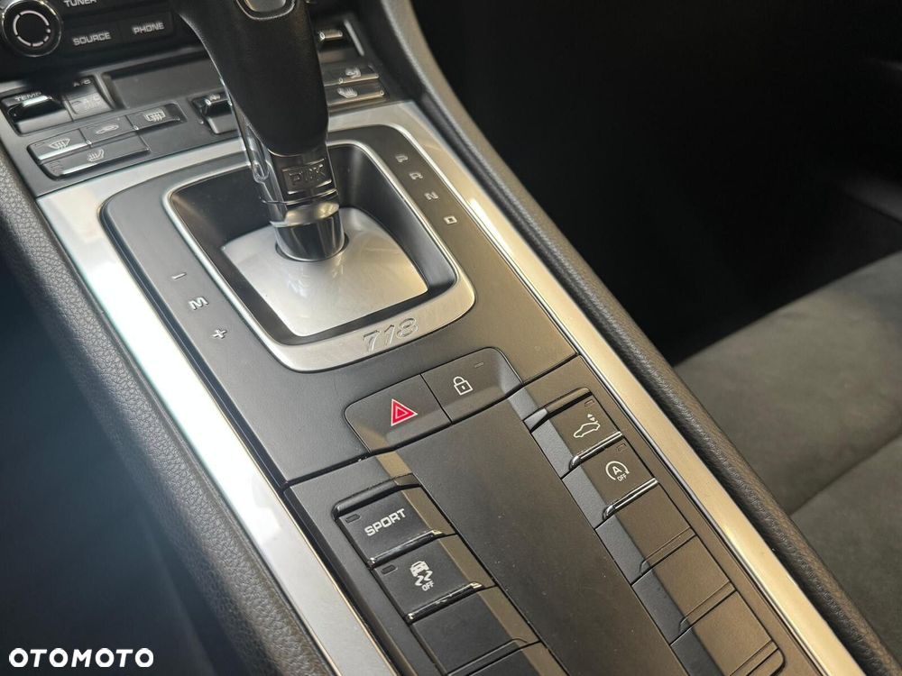 Porsche 718 Cayman - 16