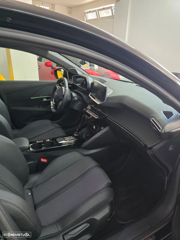 Peugeot e-208 - 8