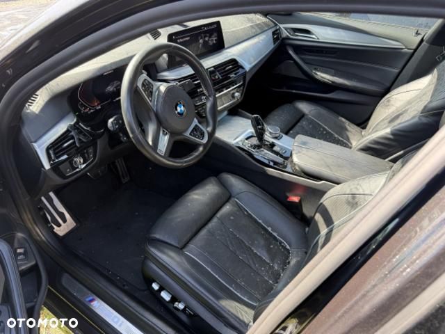 BMW Seria 5 M550i xDrive - 11