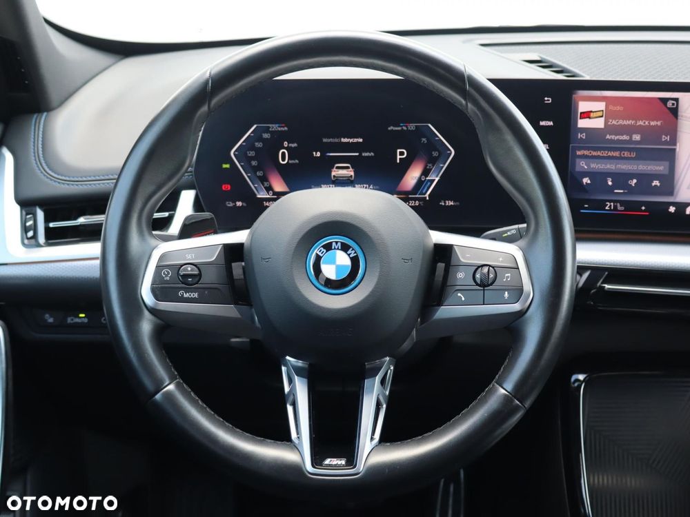 BMW iX1 - 12