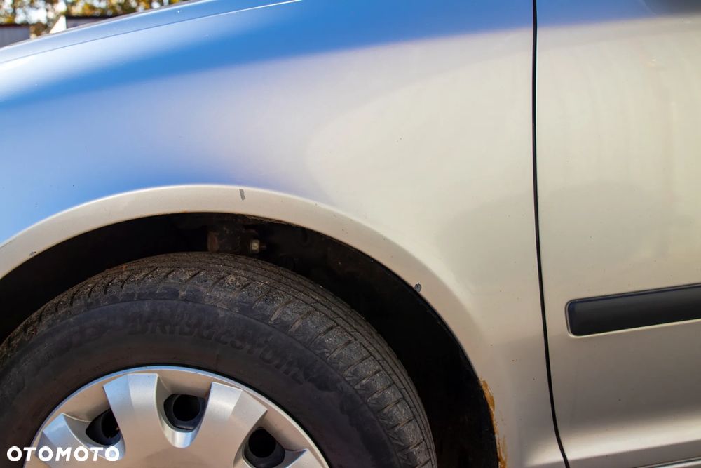 Skoda Octavia 1.6 Ambiente - 11