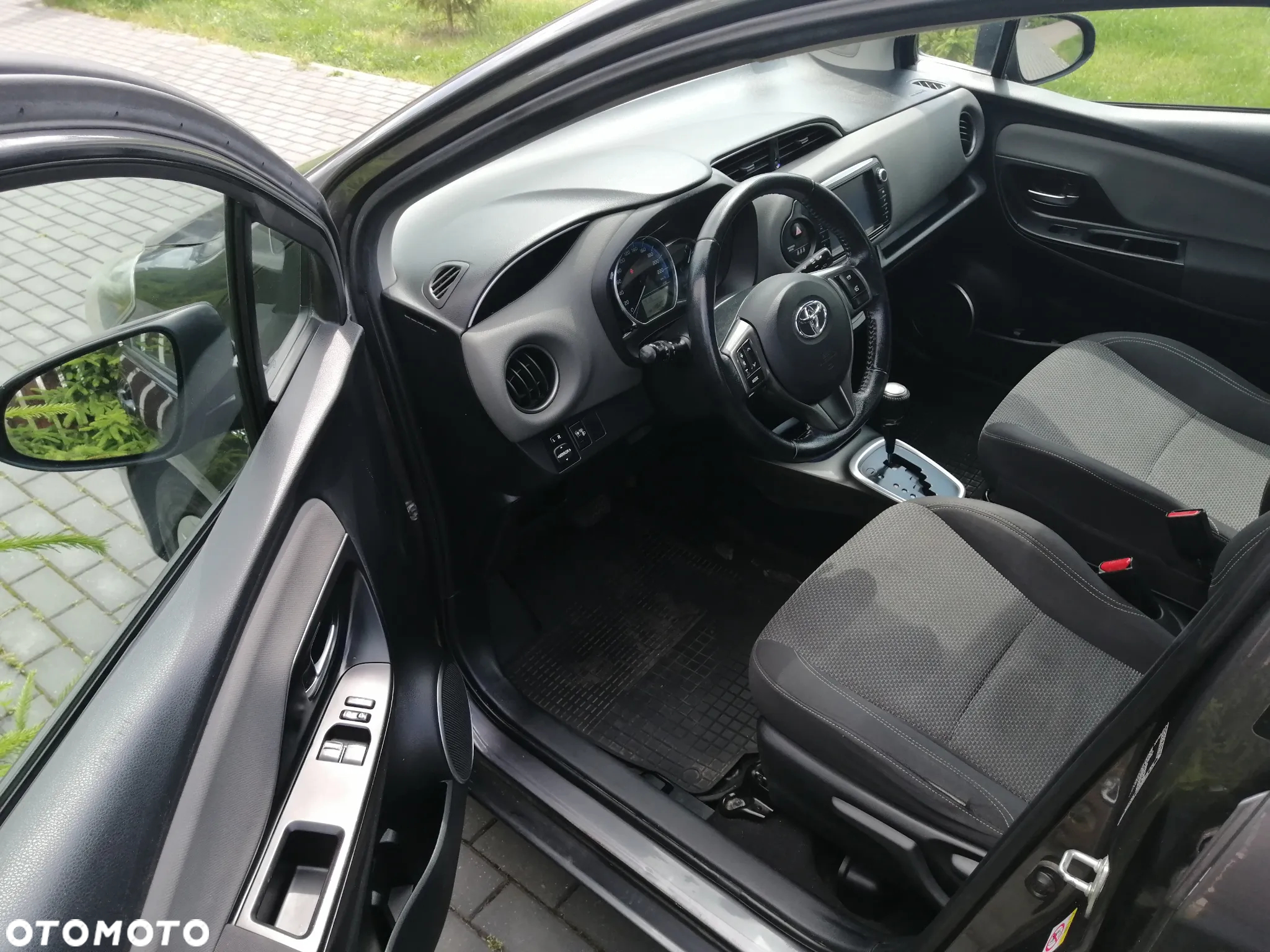 Toyota Yaris Hybrid 100 Dynamic - 7
