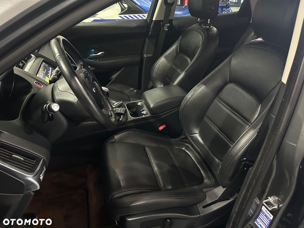 Jaguar E-Pace D150 R-Dynamic - 17