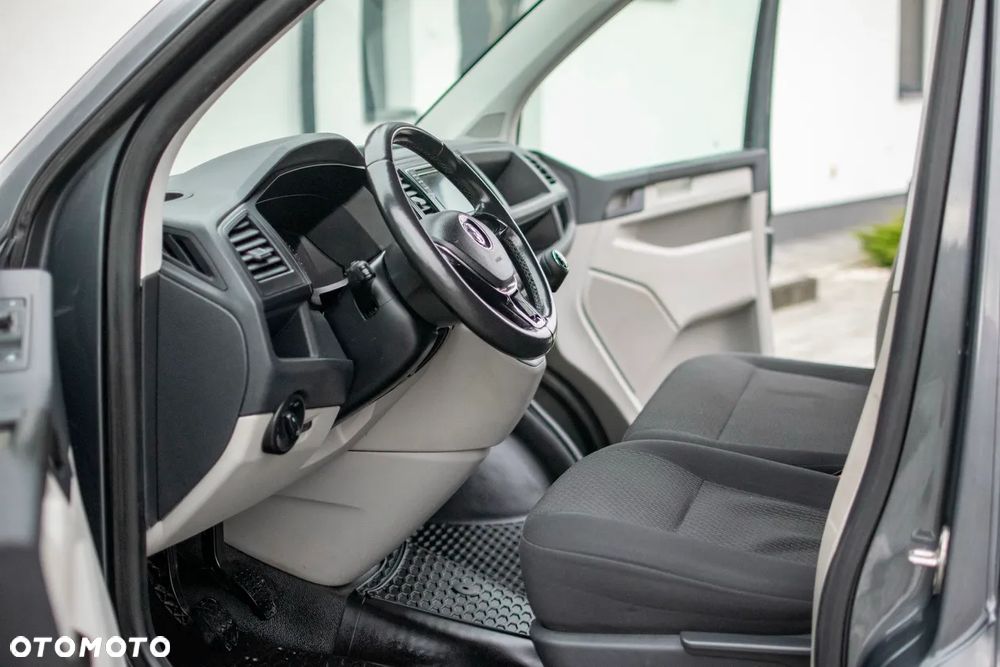 Volkswagen Caravelle - 37