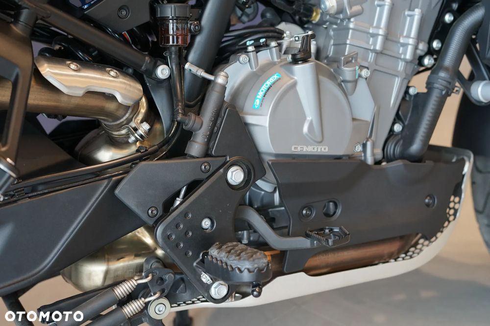 CFMoto 800MT Touring - 16