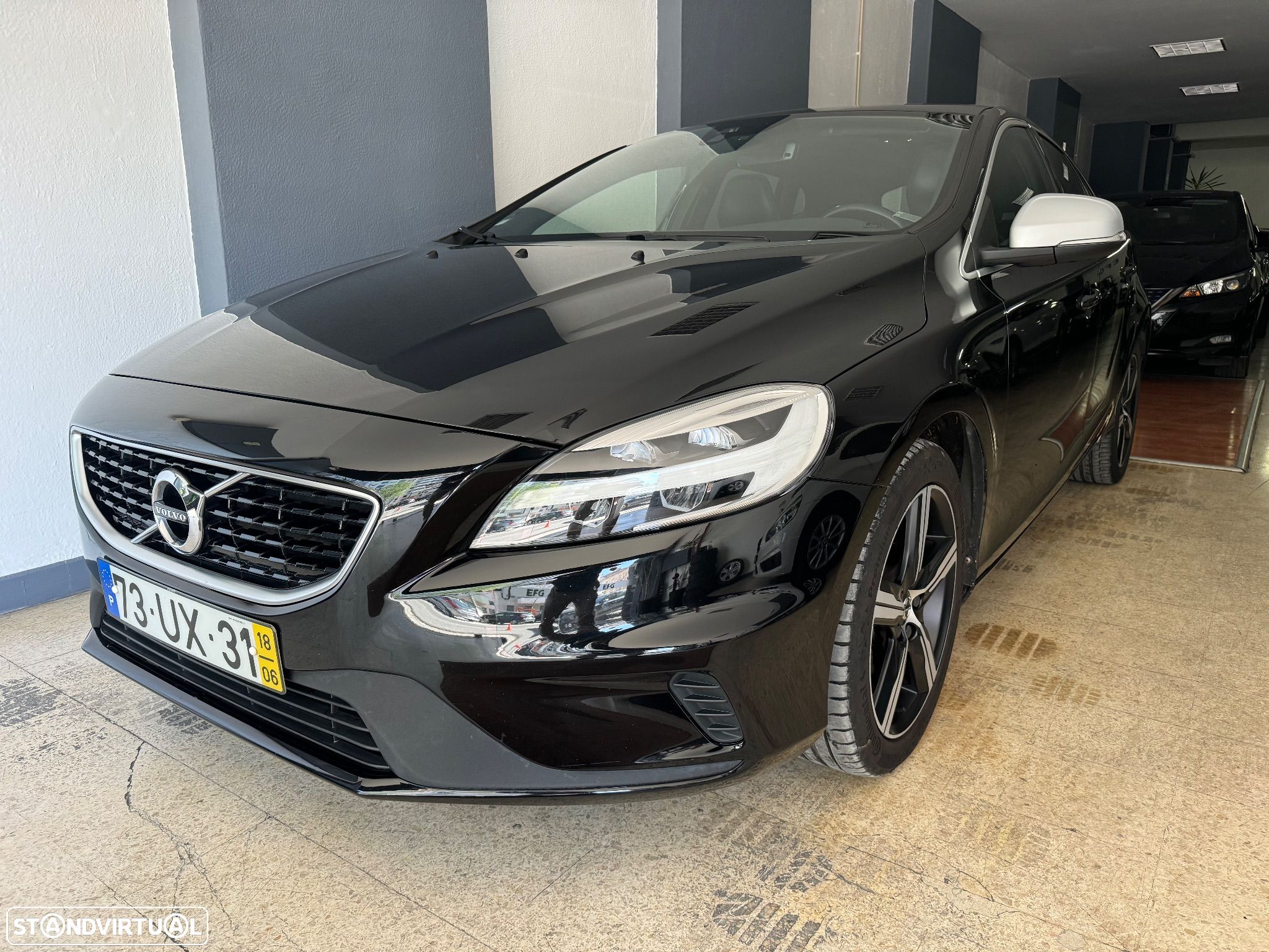 Volvo V40 2.0 D2 R-Design - 1