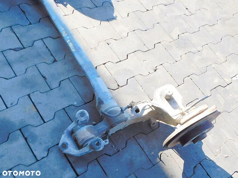 OPEL ASTRA H III 1.6 04r BELKA WÓZEK ZAWIESZENIA TYŁ KOMPLET PIASTY KOMBI - 7