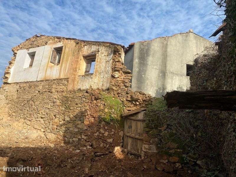 Terreno e ruína com projeto aprovado - Grande imagem: 2/12