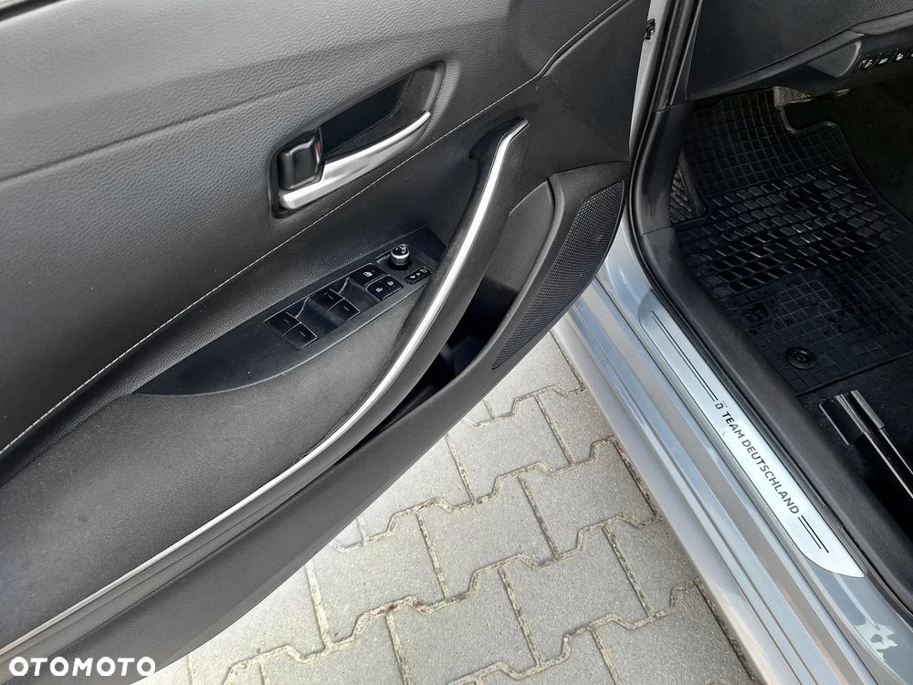 Toyota Corolla 2.0 Hybrid Executive - 17