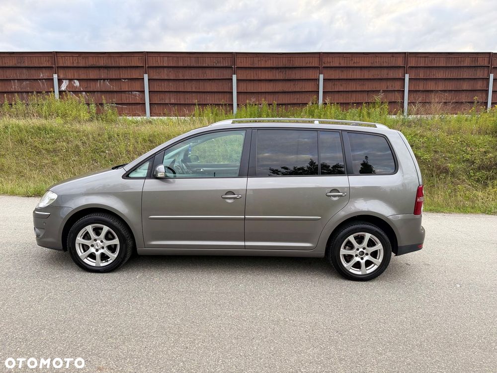 Volkswagen Touran - 11