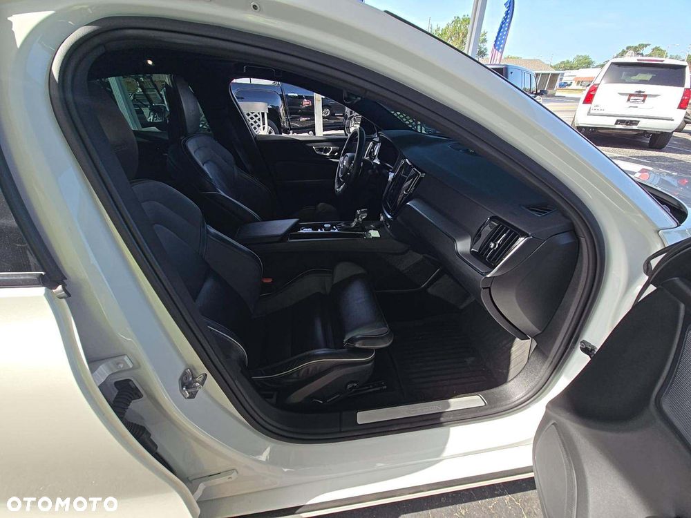 Volvo S60 T6 AWD R-Design - 8