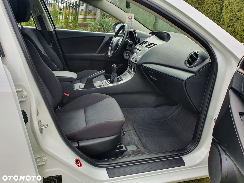 Mazda 3 1.6 Active + - 13