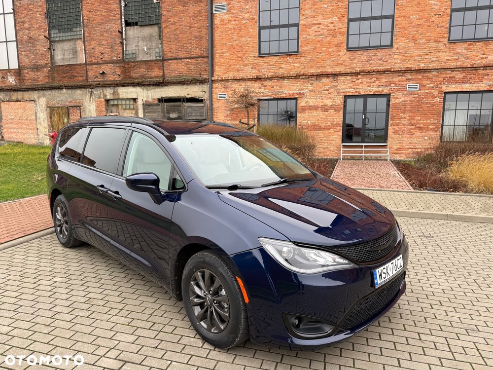 Chrysler Pacifica - 6