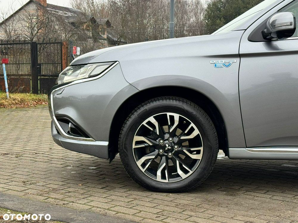 Mitsubishi Outlander - 12