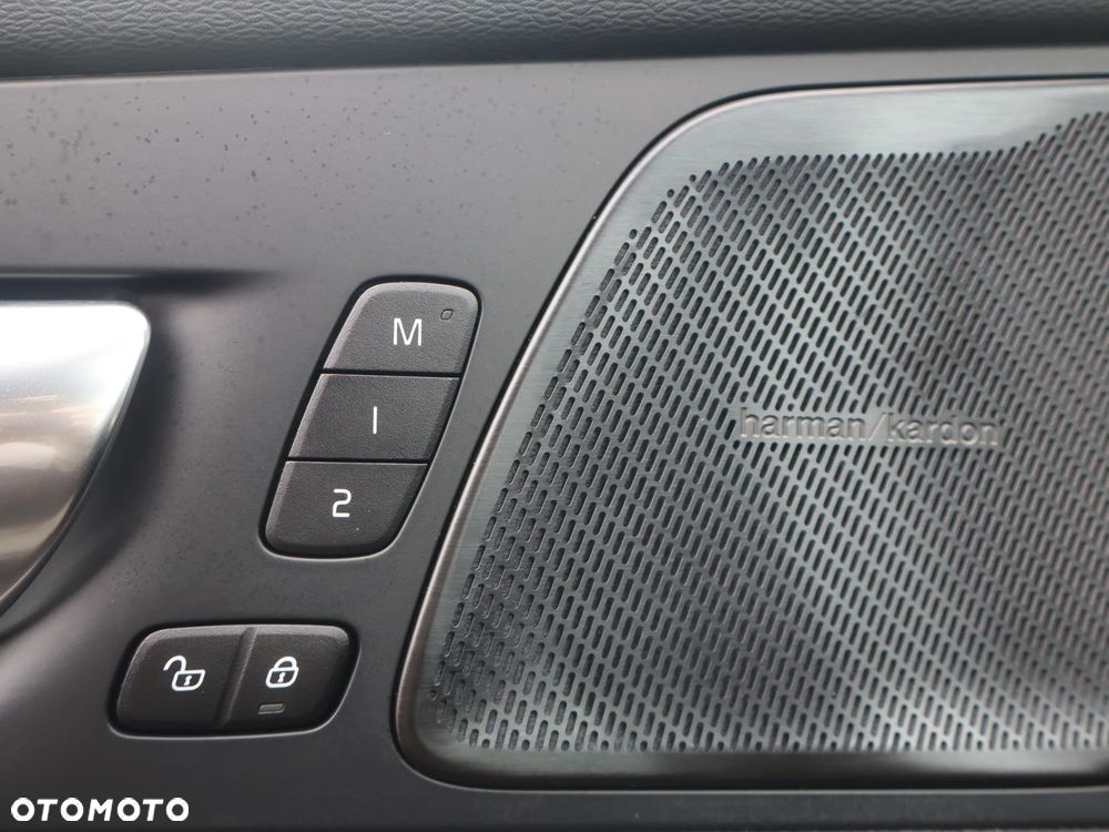 Volvo XC 60 B5 B AWD Plus Dark - 22