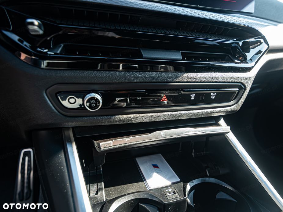 BMW Seria 3 330i xDrive M Sport - 24
