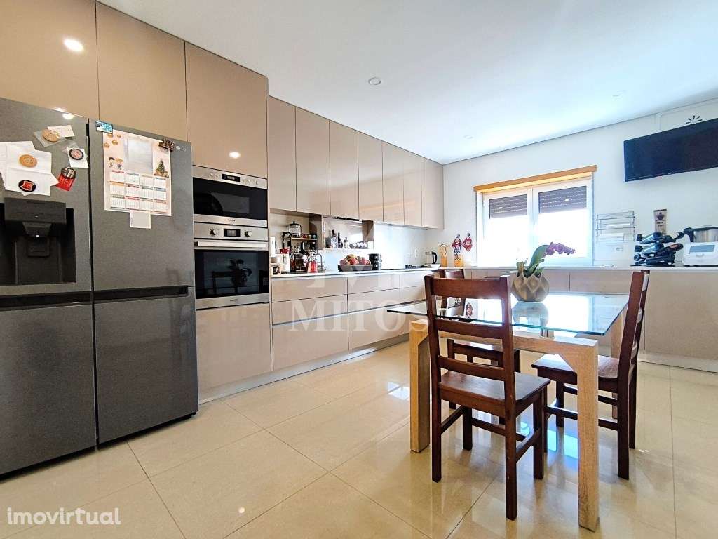 Moradia T3+1 com excelente localização em Barroselas - Grande imagem: 2/37