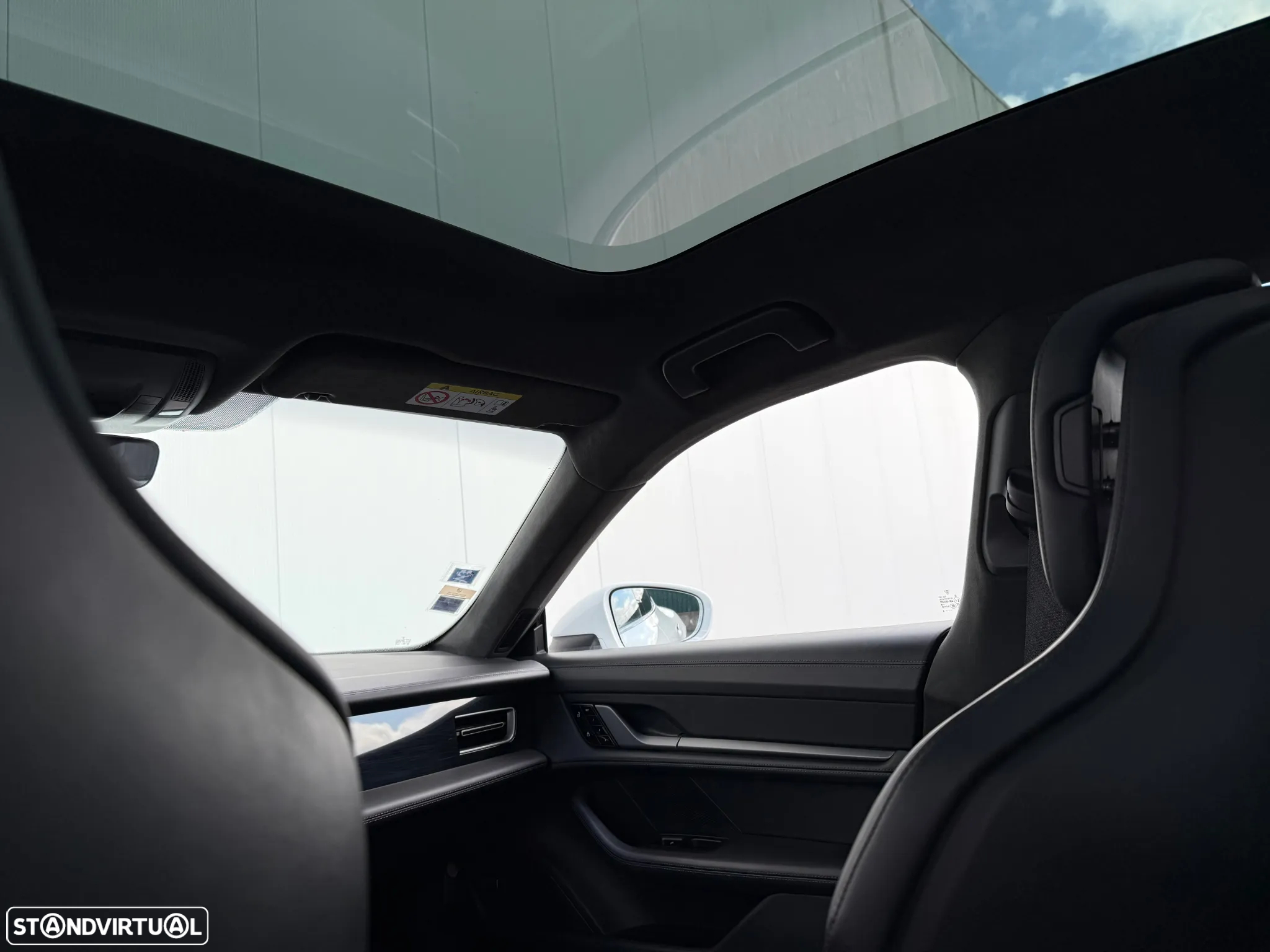 Porsche Taycan Turbo - 31