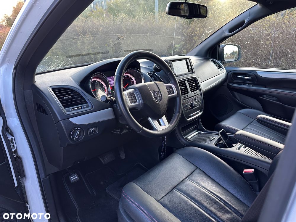 Dodge Grand Caravan 3.6 R/T - 10