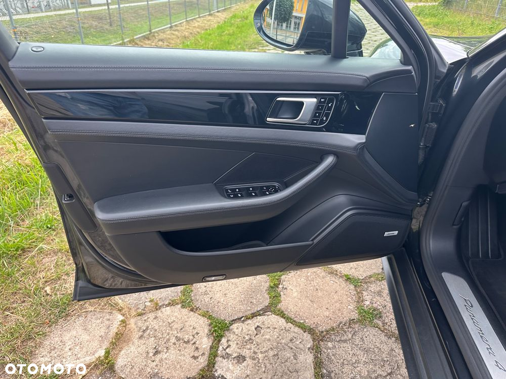 Porsche Panamera 4 E-Hybrid - 9