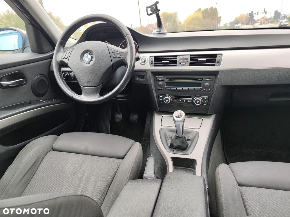 BMW Seria 3 318i - 9