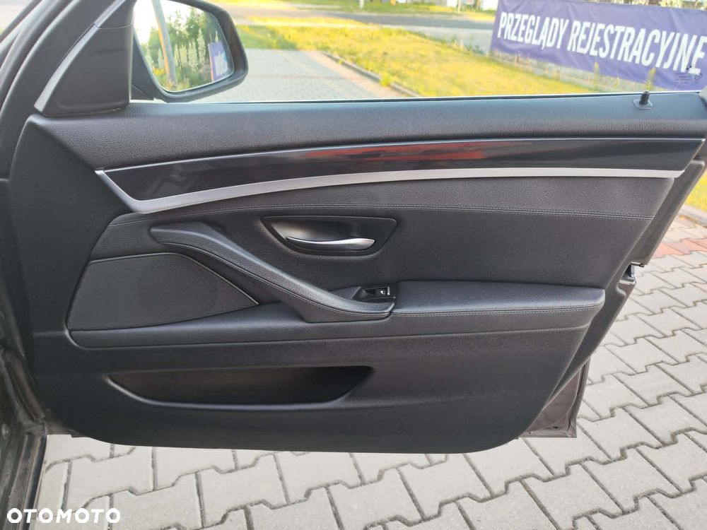 BMW Seria 5 525d - 5
