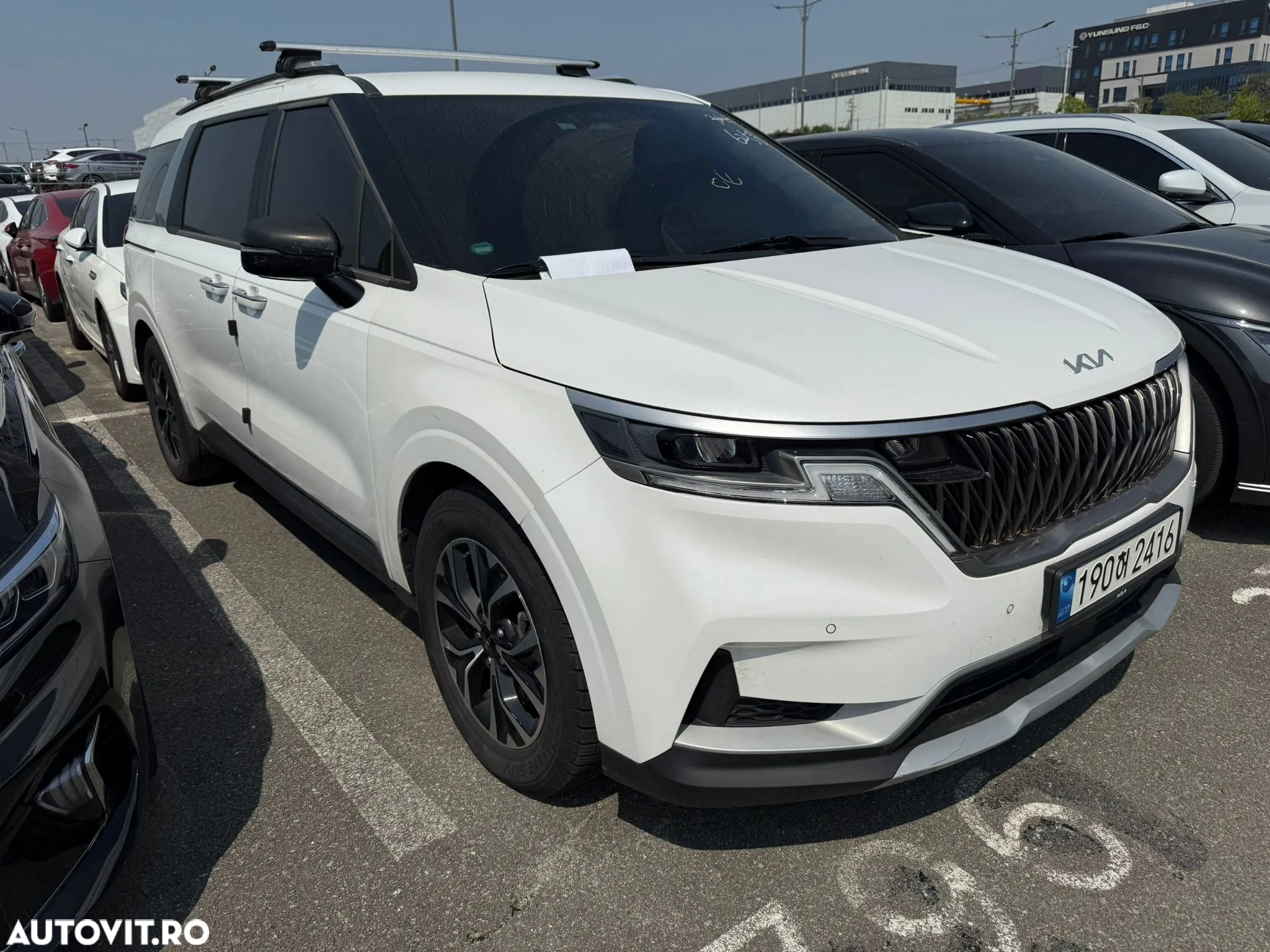 Kia Carnival - 4