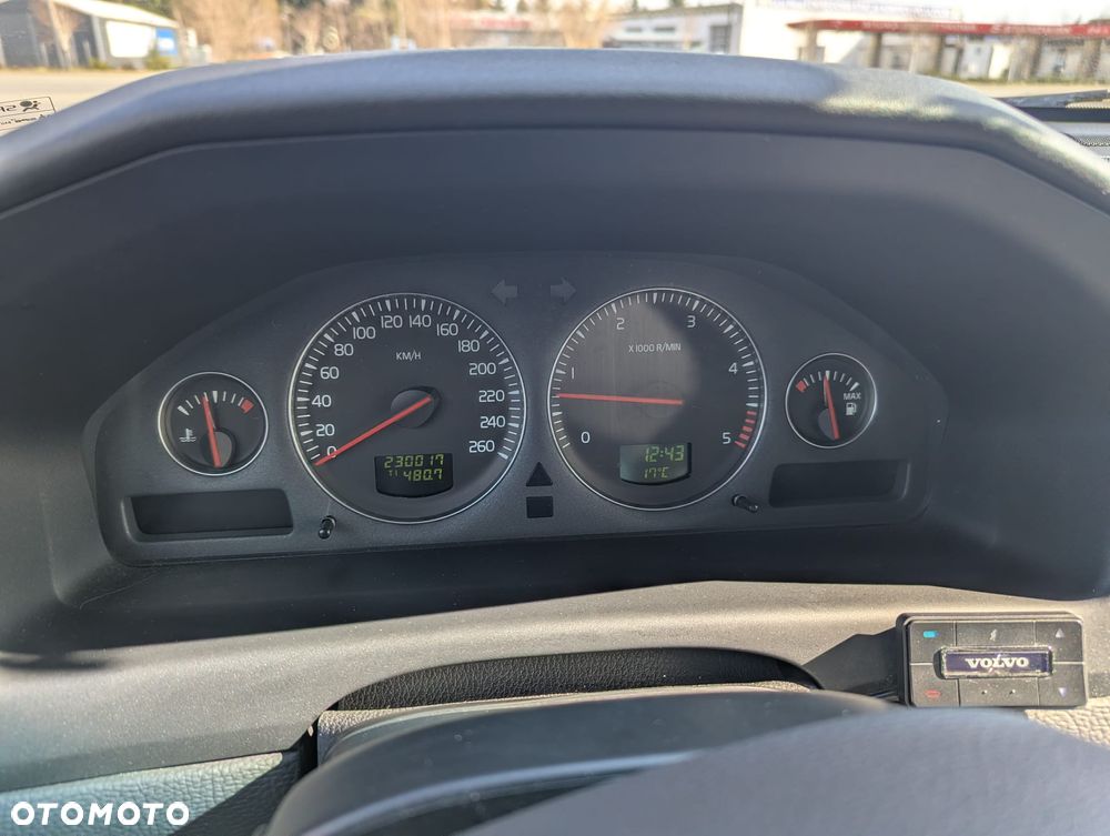 Volvo V70 2.4D5 Momentum - 11